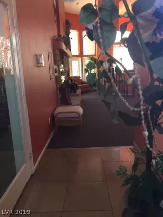 Photo #4: 2084302 Listing