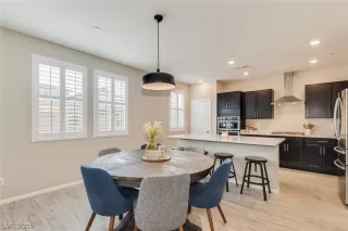 Photo #3: 2084324 Listing