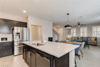 Photo #4: 2084324 Listing