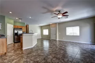 Photo #3: 2084325 Listing