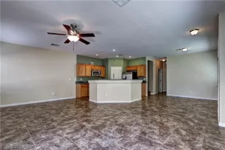 Photo #4: 2084325 Listing