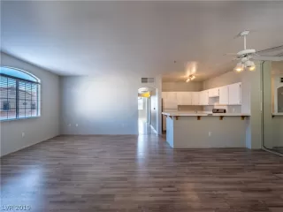 Photo #4: 2084330 Listing