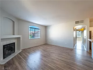 Photo #5: 2084330 Listing