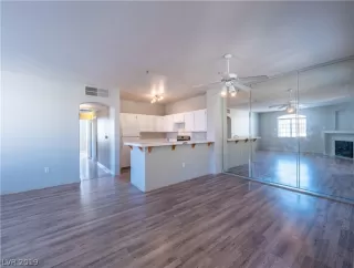 Photo #6: 2084330 Listing