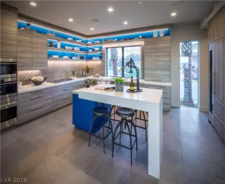 Photo #1: 2084364 Listing 