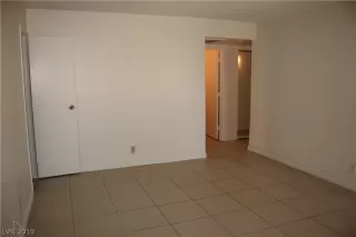 Photo #4: 2084406 Listing 