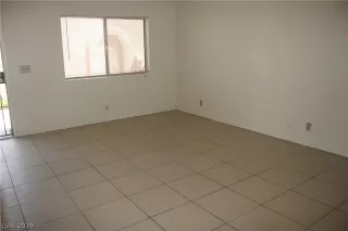 Photo #5: 2084406 Listing 