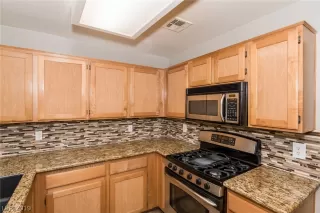 Photo #4: 2084409 Listing