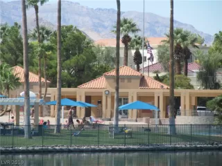 Photo #5: 2084557 Listing