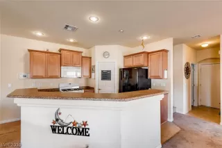 Photo #5: 2084570 Listing 