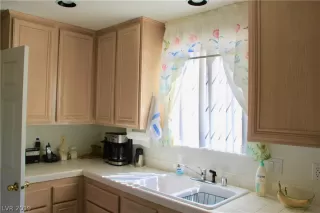 Photo #4: 2084625 Listing