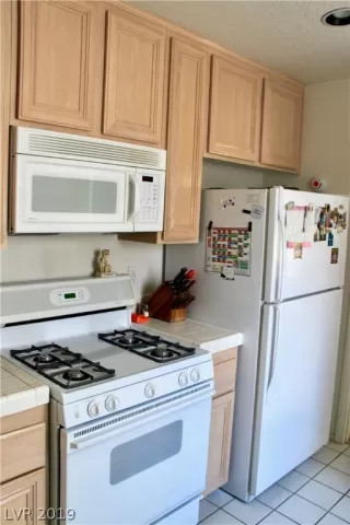 Photo #5: 2084625 Listing