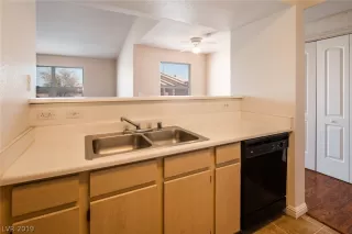 Photo #5: 2084645 Listing