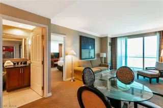 Photo #5: 2084677 Listing