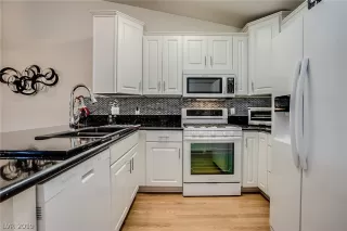 Photo #3: 2084713 Listing 