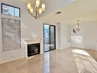 Photo #4: 2084781 Listing