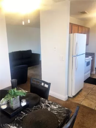 Photo #5: 2084816 Listing