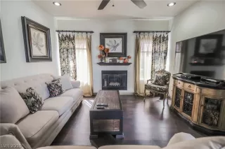 Photo #4: 2084857 Listing