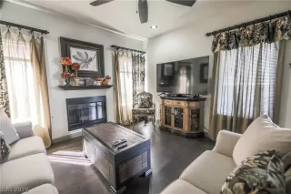 Photo #5: 2084857 Listing