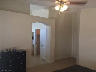 Photo #5: 2085217 Listing