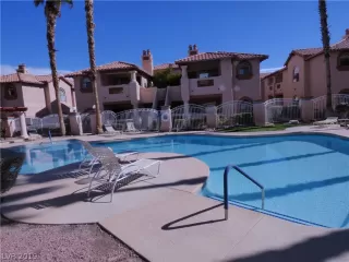 Photo #5: 2085224 Listing