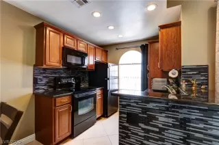 Photo #5: 2085283 Listing