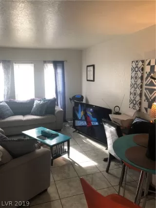 Photo #4: 2085326 Listing