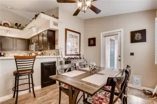 Photo #6: 2085458 Listing