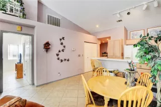 Photo #4: 2085550 Listing 