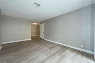 Photo #6: 2085589 Listing