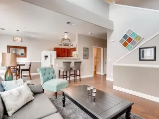 Photo #3: 2085804 Listing