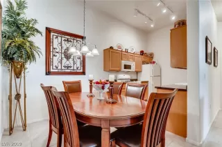 Photo #3: 2085808 Listing