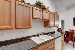 Photo #5: 2085808 Listing