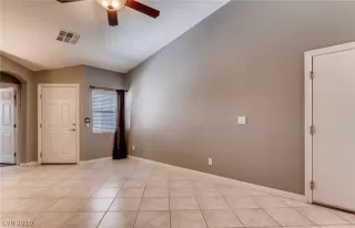 Photo #4: 2085838 Listing