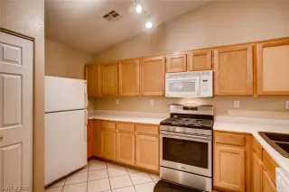 Photo #2: 2085841 Listing 