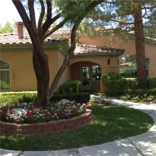 Photo #3: 2085902 Listing