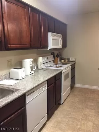 Photo #4: 2085947 Listing