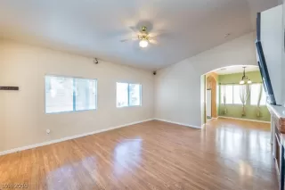 Photo #4: 2085991 Listing