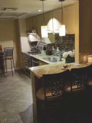 Photo #5: 2086003 Listing