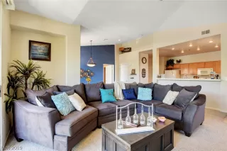 Photo #4: 2086128 Listing