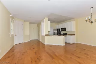 Photo #3: 2086193 Listing