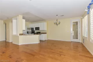 Photo #5: 2086193 Listing