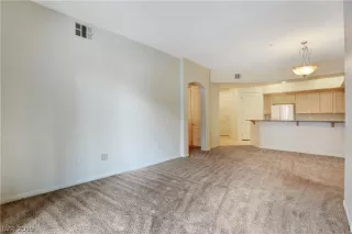 Photo #5: 2086209 Listing 