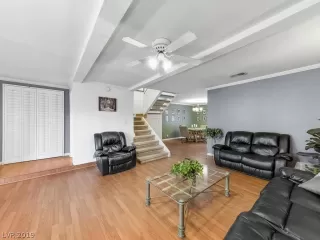 Photo #3: 2086304 Listing