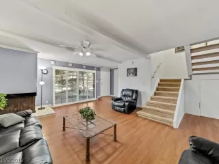 Photo #4: 2086304 Listing