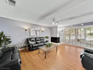 Photo #5: 2086304 Listing