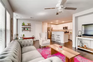 Photo #3: 2086435 Listing