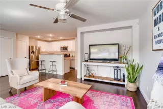 Photo #5: 2086435 Listing