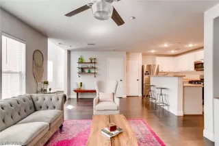 Photo #6: 2086435 Listing