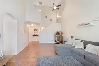 Photo #4: 2086479 Listing